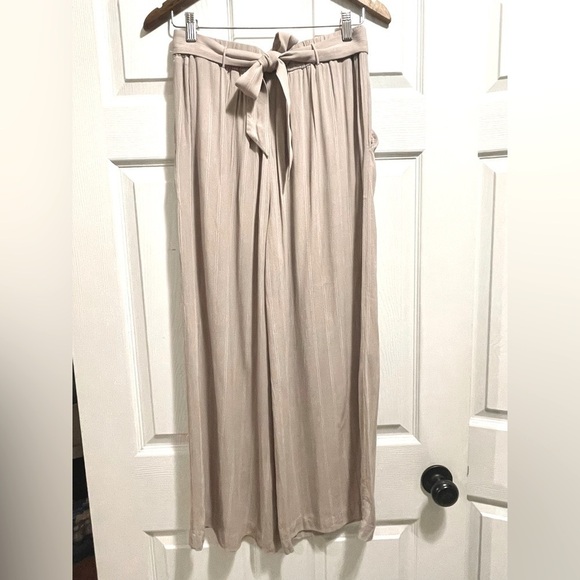 Wilfred Aritzia Faun Pant High-Waisted Wide Leg Tan Pin Stripes Pants Sz Medium - Picture 9 of 13